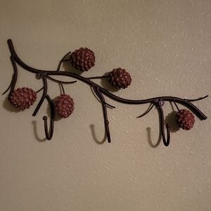 Pine Comb Themed Metal Wall (3) Hook